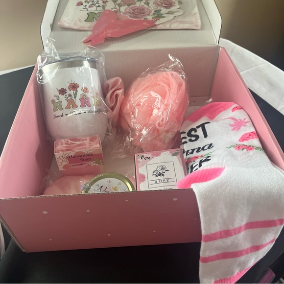 Nana Pink Floral Gift Set - Picture 4 of 9